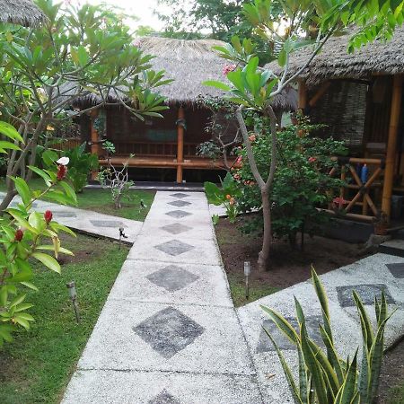 Tua Tua Keladi Bungalows Гили Еър Екстериор снимка